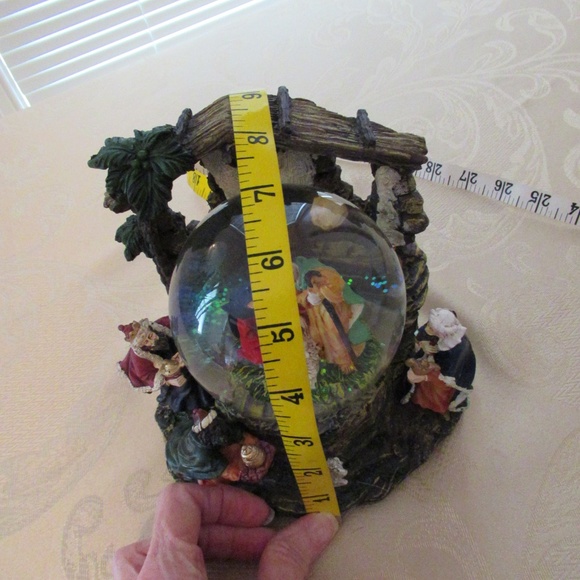 Nativity Musical Water Globe - Picture 7 of 9